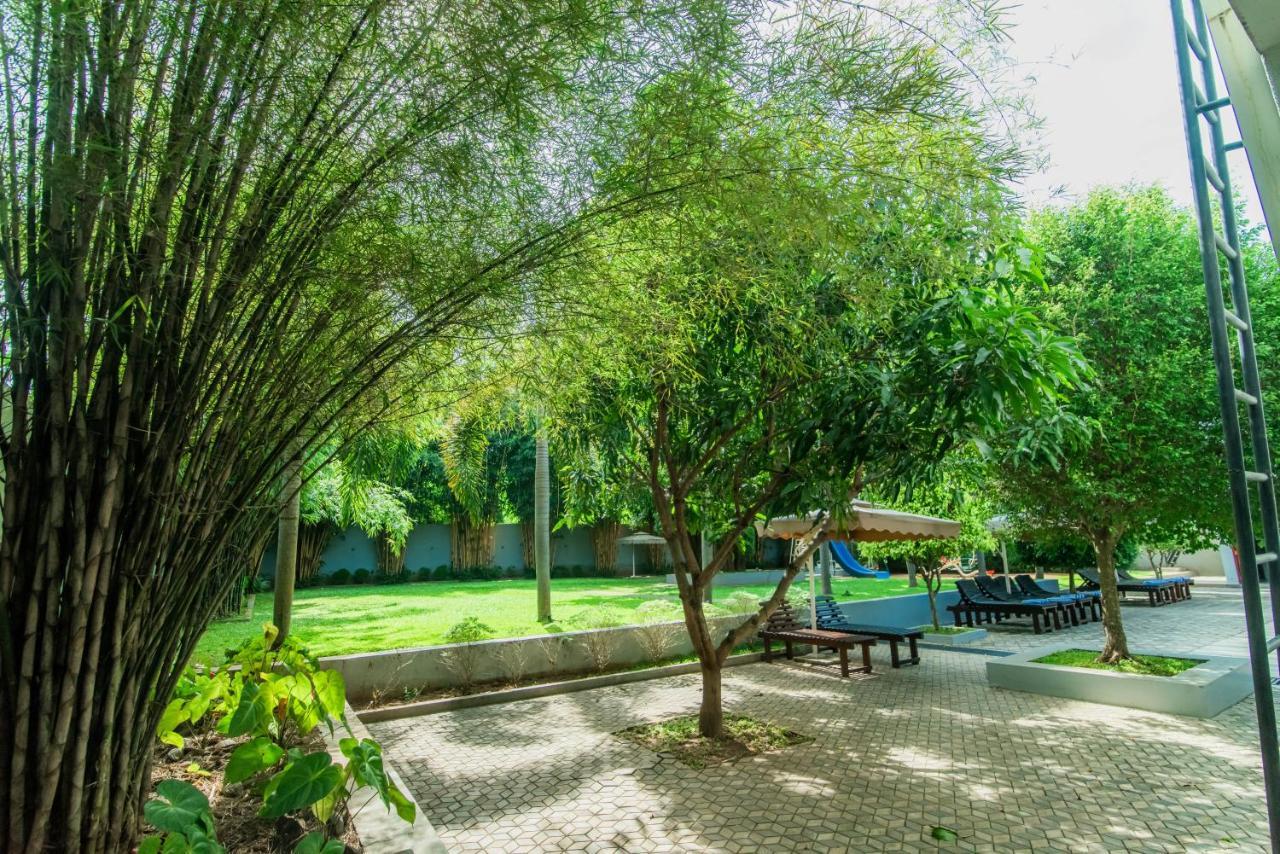 Royal Reach Udawalawe Hotel Exterior photo
