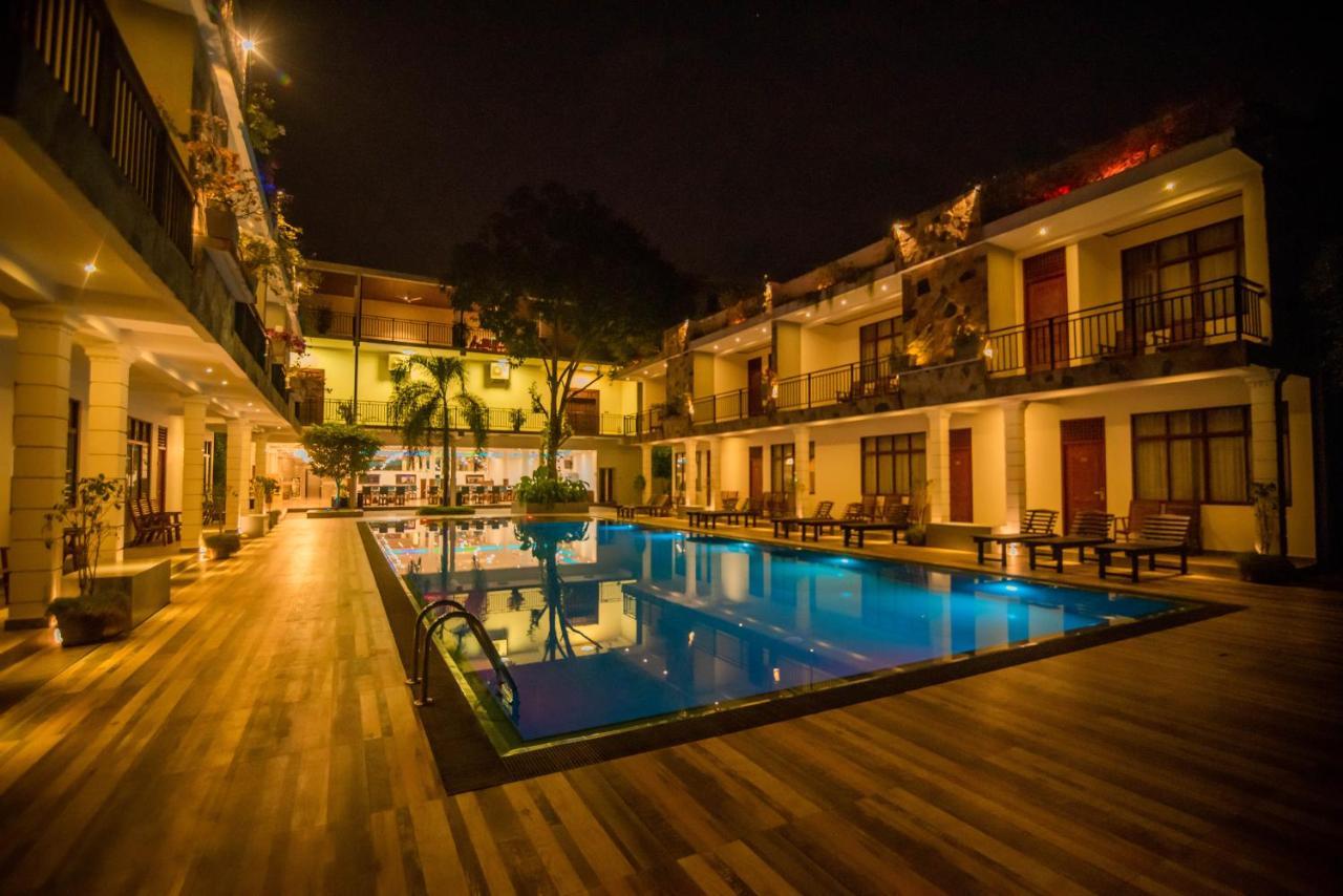 Royal Reach Udawalawe Hotel Exterior photo