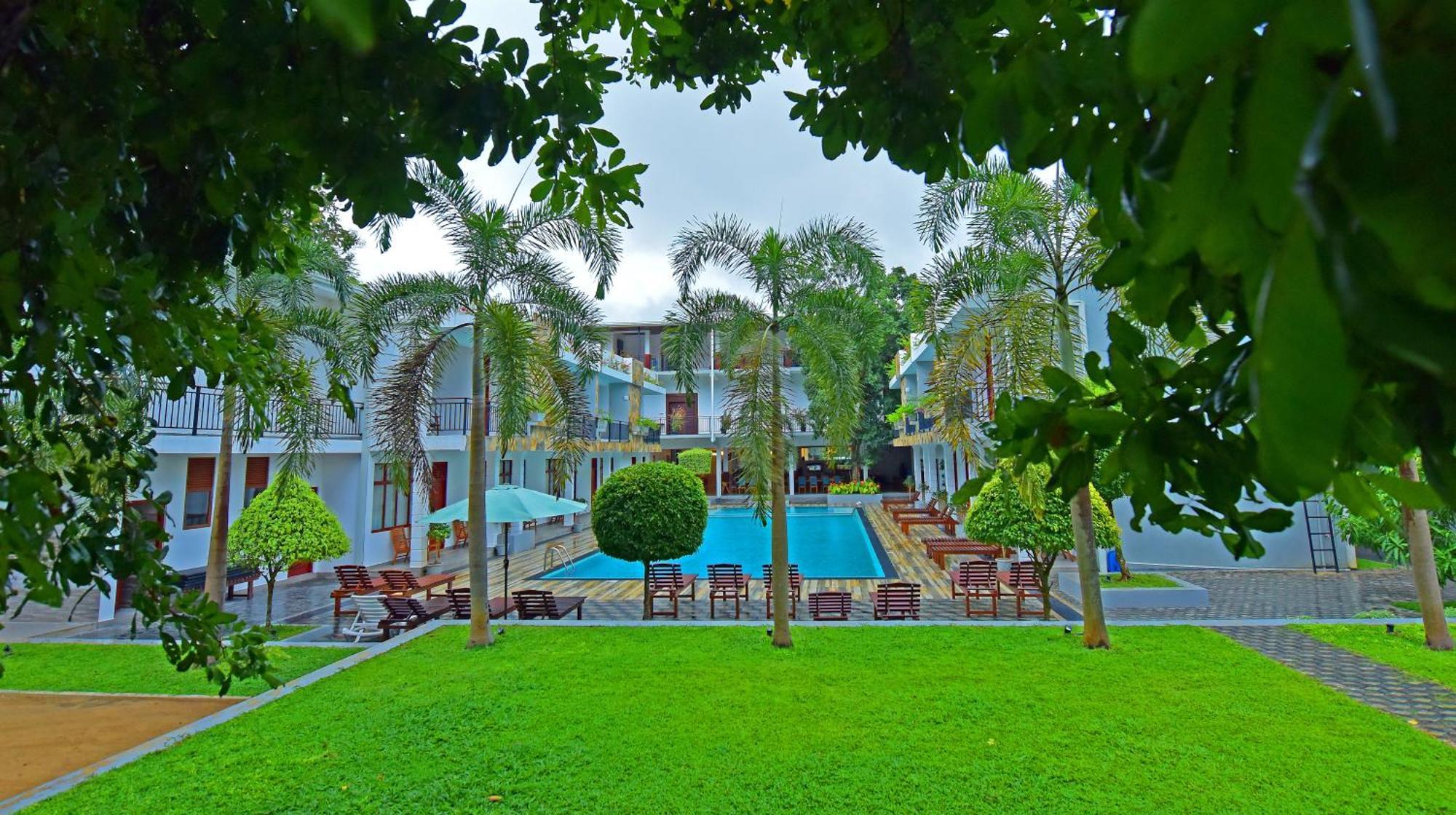 Royal Reach Udawalawe Hotel Exterior photo